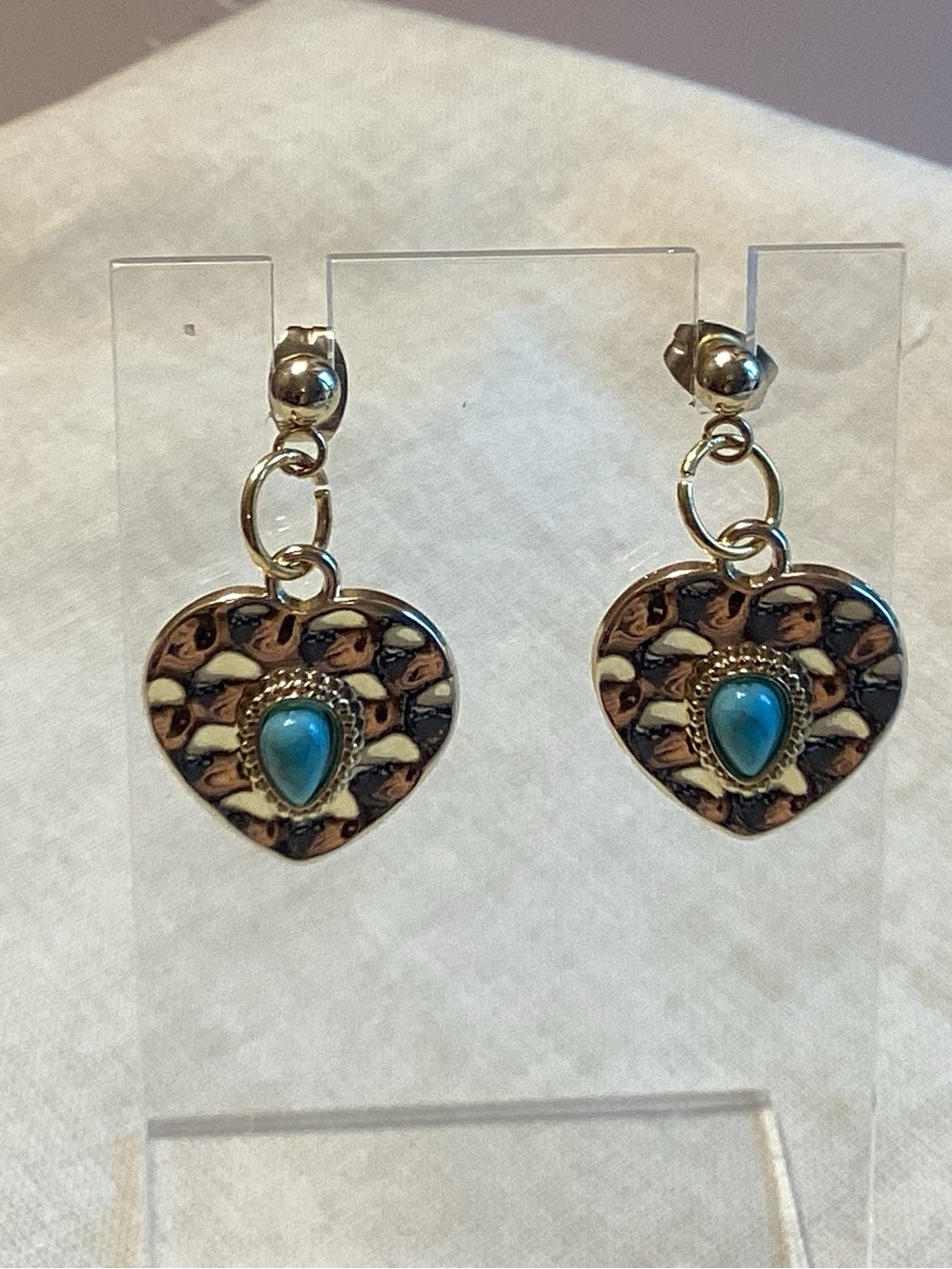 NWOT. Hammered Textured Goldtone Earrings with Faux Turquoise Accent